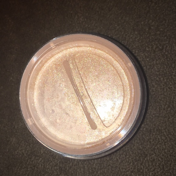 Artist Couture Diamond Glow Powder in Summer Haze - Picture 4 of 4